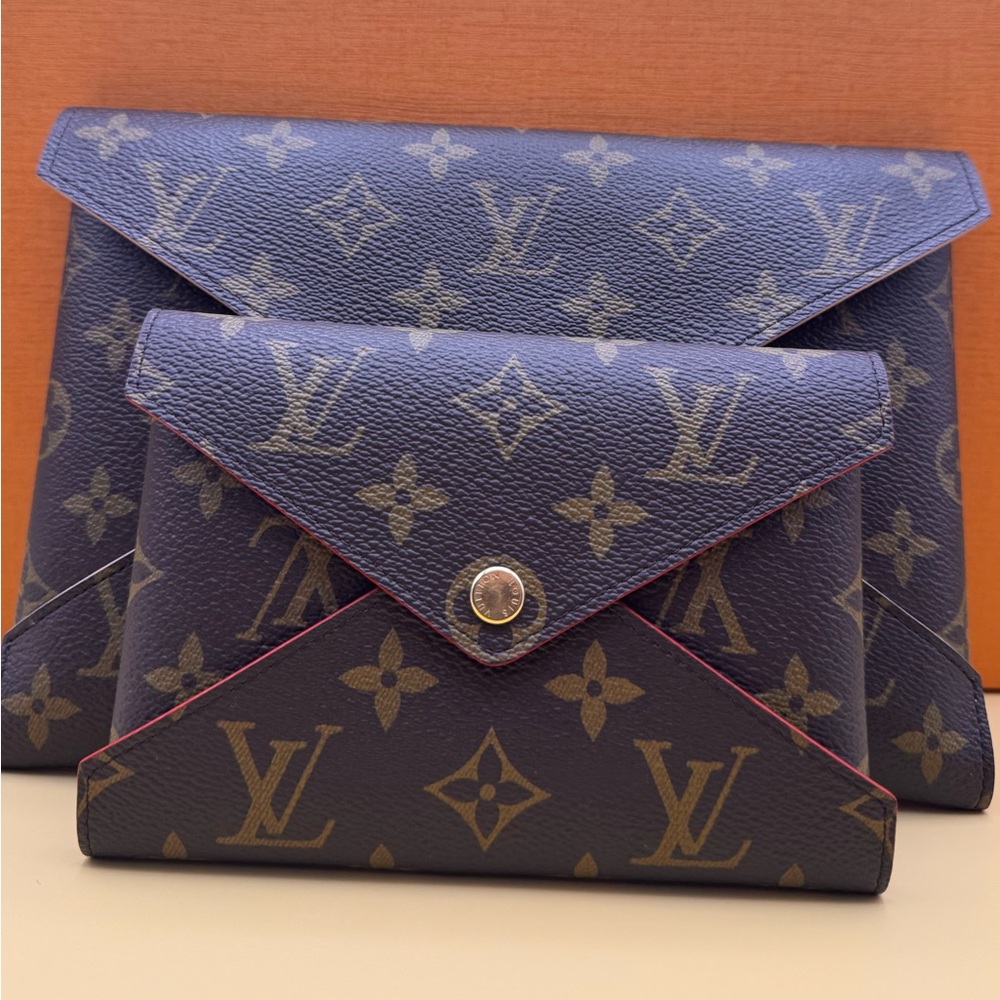 0002 Louis Vuitton Pochette Kirigami
Monogram Brown
*100% AUTHENTIC
Large/Med